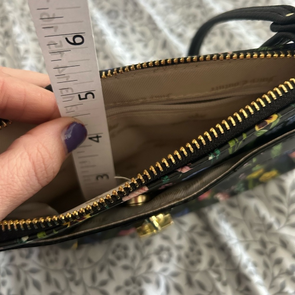 JUICY COUTURE BLACK/MULTI FIELD FLORAL WALLET/WRISTLET/FAUX LOCK NWOT - Picture 7 of 9